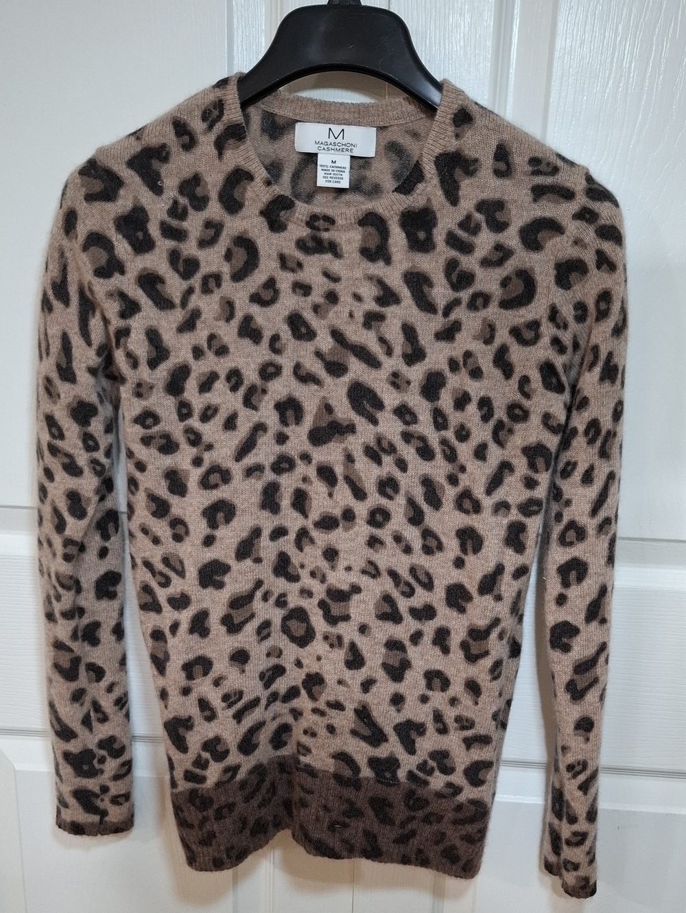 Magaschoni Beige Cashmere Crewneck with Dark Brown Leopard Print